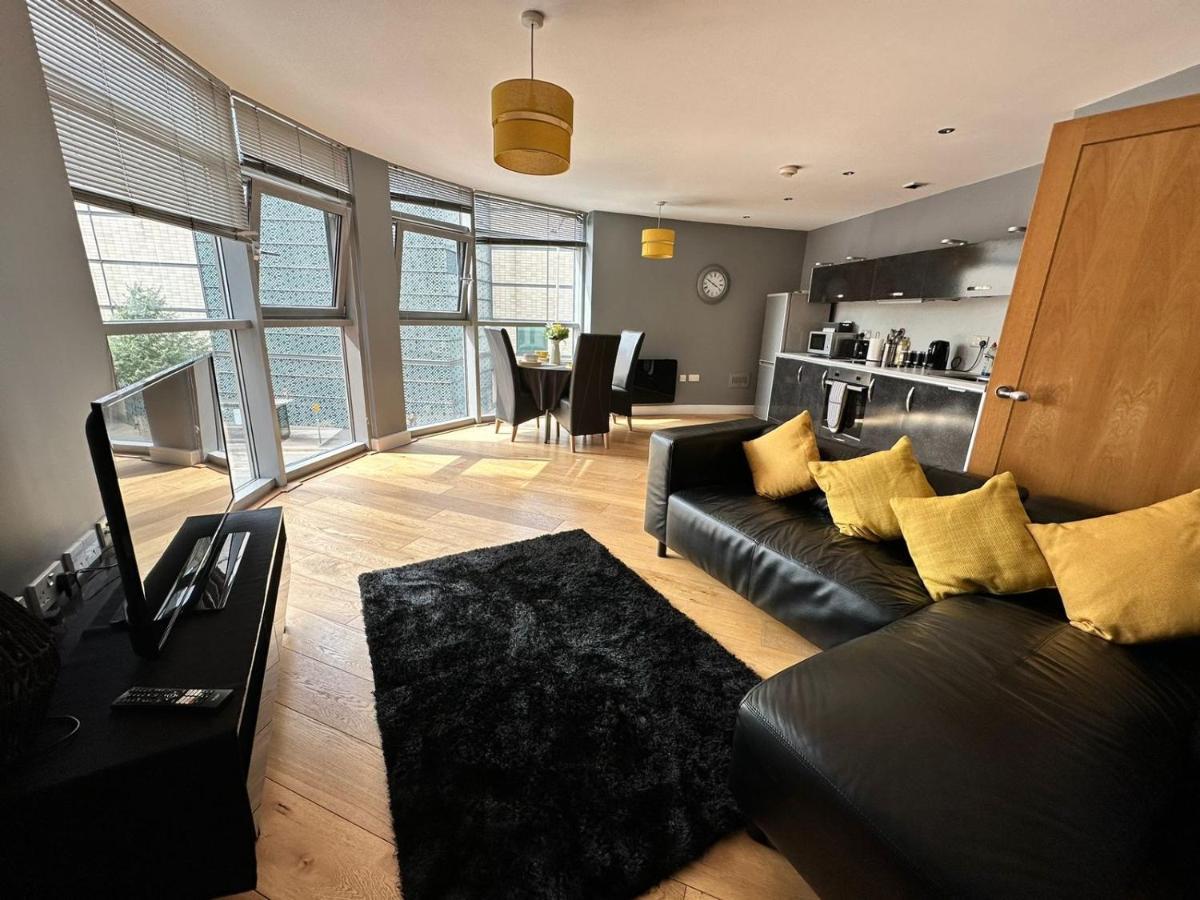 Fantastic And Modern City Centre Flat With Free Parking! Кардифф Экстерьер фото